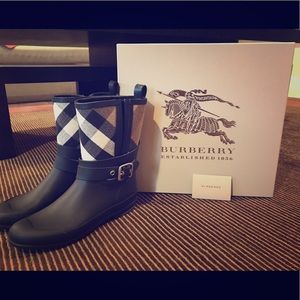 Authentic Burberry Holloway Mid-calf Rainboot